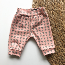 Poppen broekje oud roze driehoek