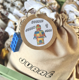 Traktatie stickers | lego poppetje  (met lego lettertype)
