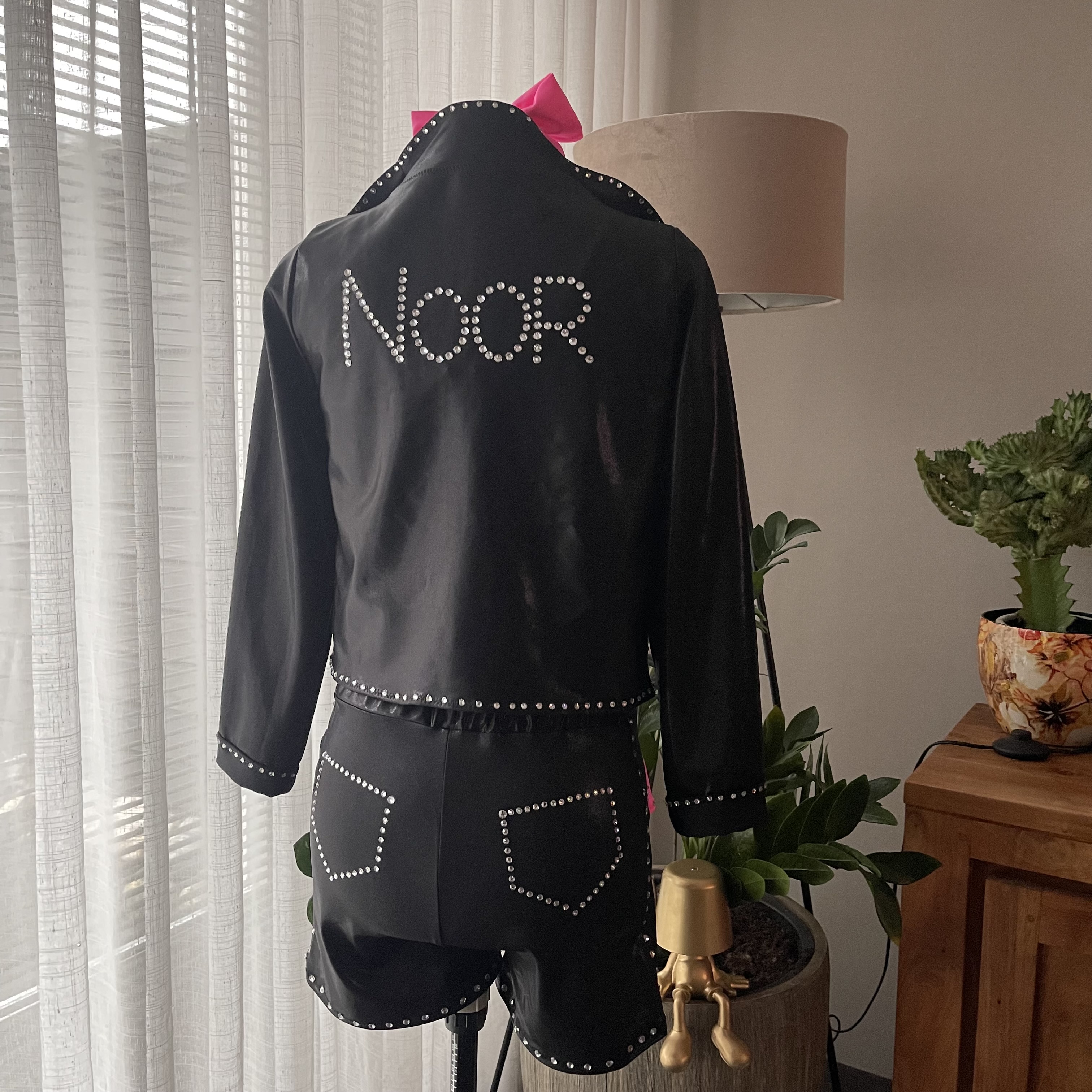 Wedstrijd jurk/ Pak op verzoek