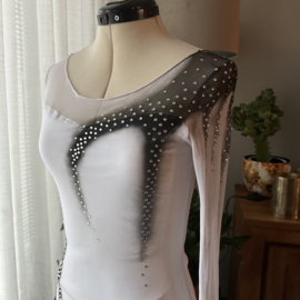 Airbrush Artisrty - White x Black details - S
