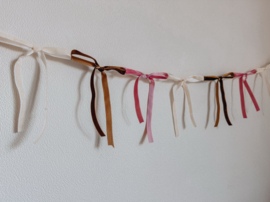 Slinger Bow Rose