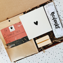 Cadeau bedankt - Mini cadeautje - Thee, blockie & chocolade cadeau - Brievenbuscadeau
