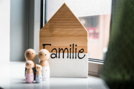 Familie huisje + poppetjes