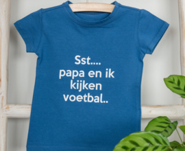 Sst... papa en ik kijken voetbal