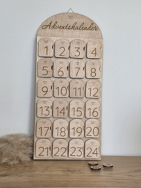 Houten adventskalender met 24 deurtjes