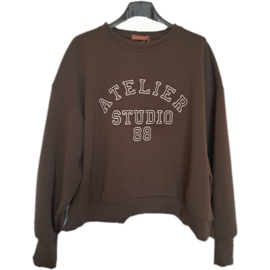 Sweater met tekst mokka