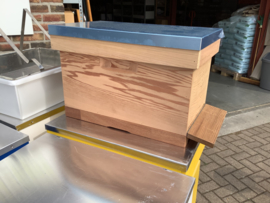 6 raamskast exclusief Red Ceder met losse vliegplank