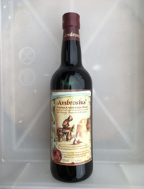 wijnfleshouder in de vorm van een bij met een fles rode Ambrosius honing-kruiden wijn