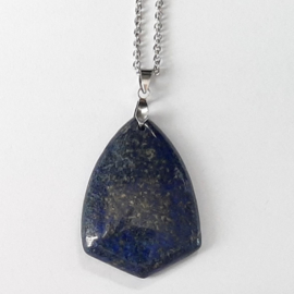 Lapis Lazuli Driehoekhanger aan RVS Halsketting