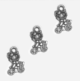 Bedel Hanger Hello Kitty op fiets – Antiek Zilverkleur – Metaal – 13x8mm - 5 stuks