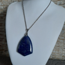 Lapis Lazuli Driehoek Hanger aan RVS Halsketting