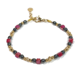 Armband Rode Glaskralen en Goudkleur Hematiet