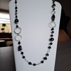 Lange Halsketting Zwart met Zilverkleur accenten - 102cm
