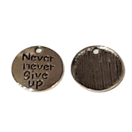 Bedel Hanger 'Never never give up' – Antiek Zilverkleur – Metaal - 20mm