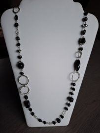 Lange Halsketting Zwart met Zilverkleur accenten - 102cm