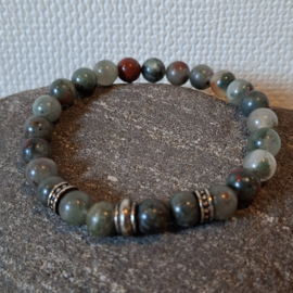 Heren / Jongens Armband van 8mm Bloedsteen Kralen met Zilverkleurige Metaal Tussen kralen - lengte ca 19.5cm