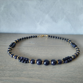 Halsketting van Donkerblauwe Goudsteen Kralen met Goudkleur Slotje - 45cm
