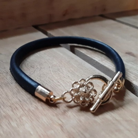 Donkerblauw Imitatieleer Armband met Goudkleur Zeeuwse Knop Slotje