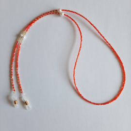 Brilketting - Oranjerood/Goudkleur met witte Glasparels -72cm