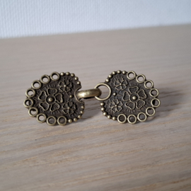 Antiek Bronskleur Vestclip Noorse Sluiting met Bloemen - 5.7 x 2.3cm