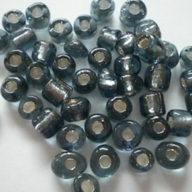 Glas rocaille 4mm (6.0) Grijs Silverlined - Per zakje ca 55 stuks