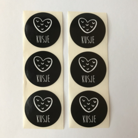 Sticker rond | Kusje met hartje | 10 stuks